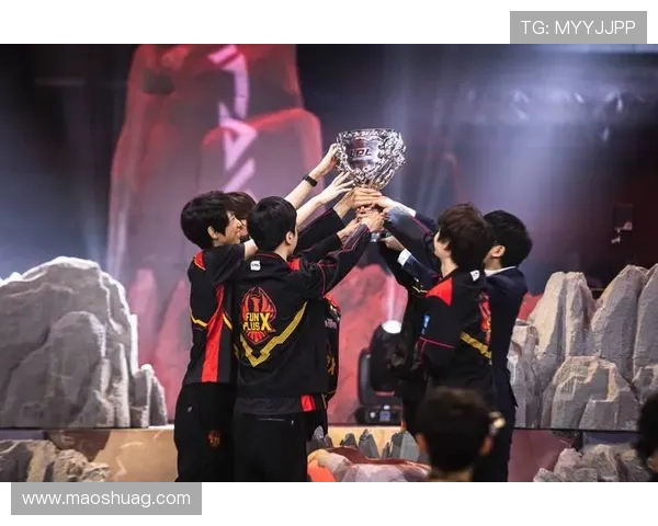 FPX战队在世界冠军杯积分榜中以87分稳居第一,争夺冠军之路愈发明朗 FPX战队在世界冠军杯积分榜中以87分稳居第一,争夺冠军之路愈发明朗