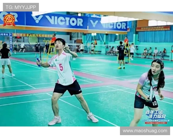 上海羽毛球队世锦赛精彩配合展现团队精神与实力 上海羽毛球队世锦赛精彩配合展现团队精神与实力