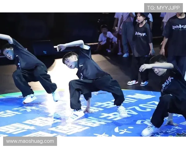 杭州街舞队与武汉街舞队赛后复盘个人能力对比分析与精彩瞬间回顾 杭州街舞队与武汉街舞队赛后复盘个人能力对比分析与精彩瞬间回顾