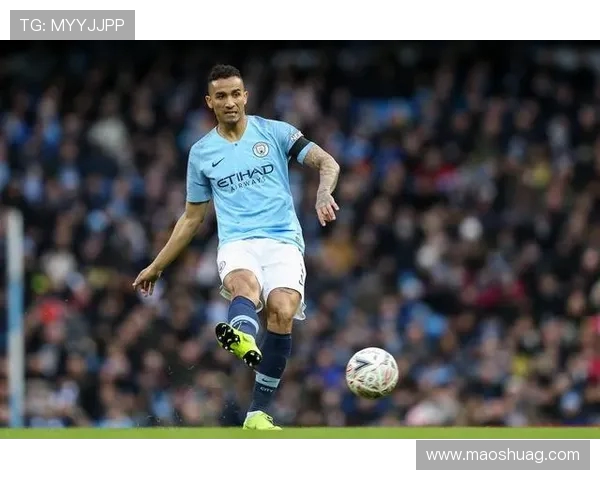 达尼洛：从足球新星到世界级后卫的成长之路与未来展望